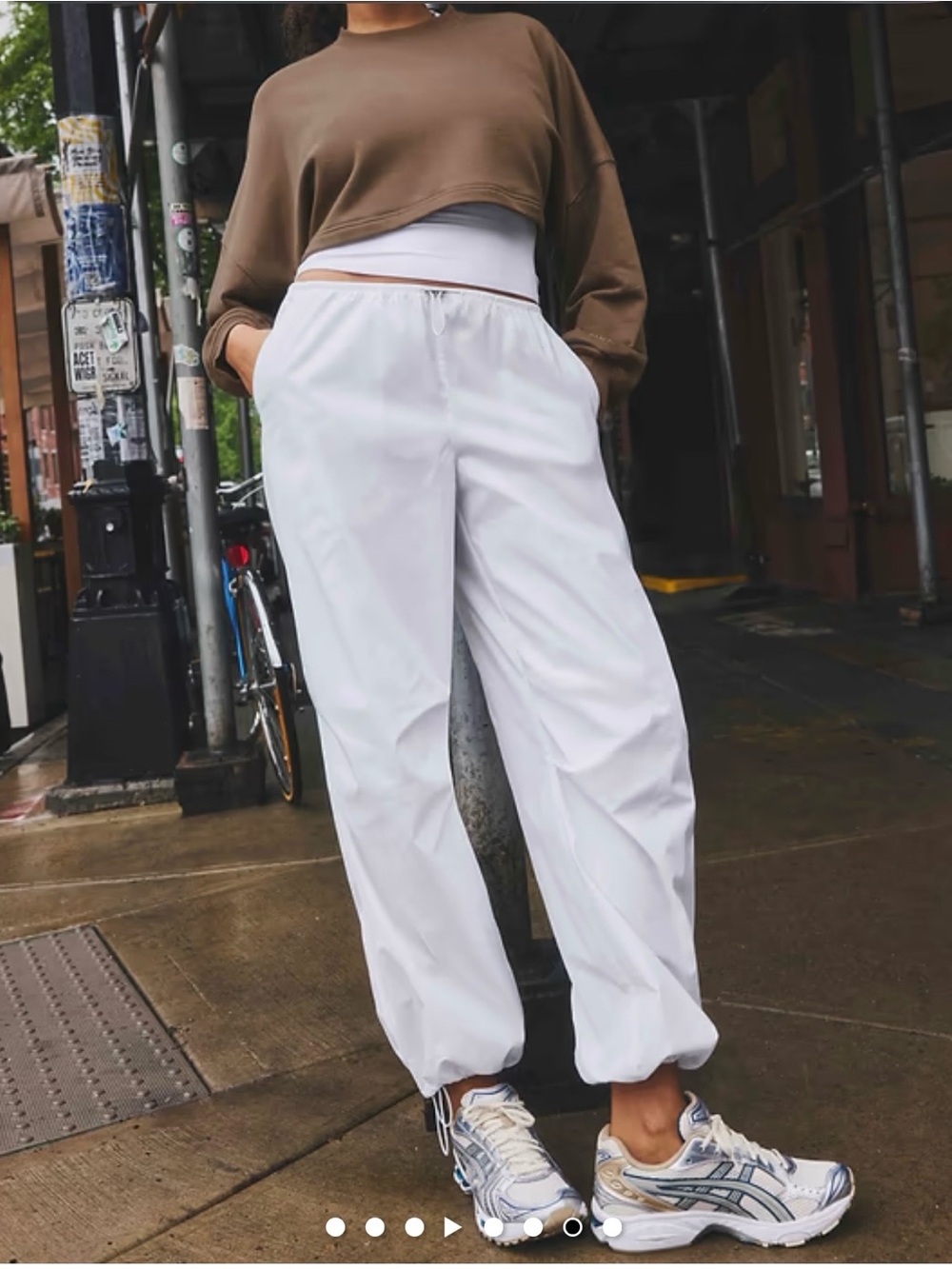 New! Athleta MIDDAY LOW RISE
PANT Size Small/petite Bright White